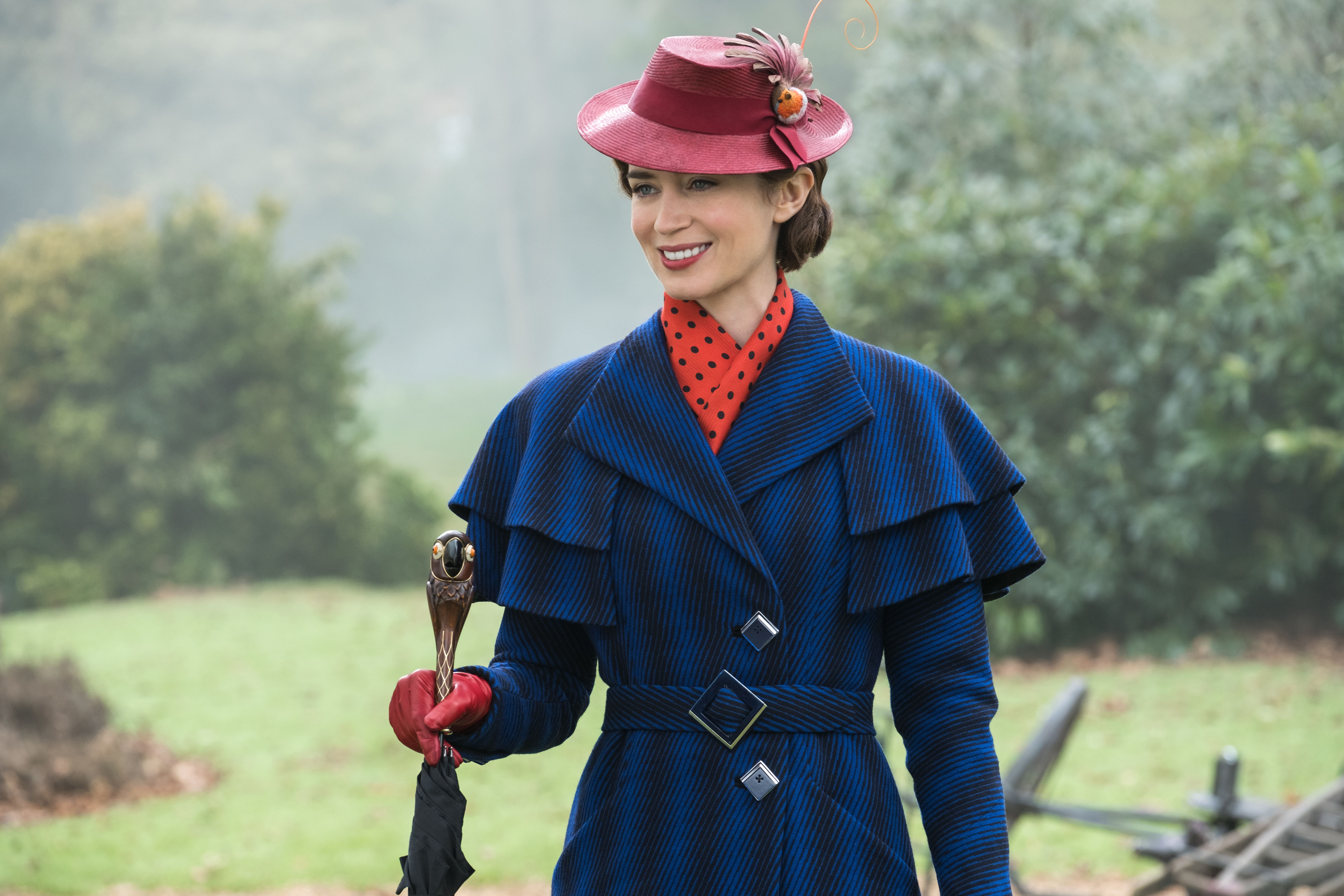 Mary Poppins, Mary Poppins Returns, Emily Blunt, Lin Manuel Miranda, Marry Poppins Returns is the perfect family holiday movie, Disney