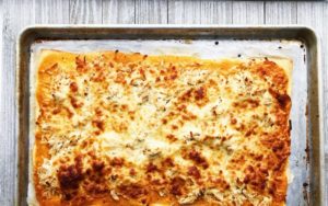 simple, easy and delicious healthy Buffalo Chicken Pizza recipe, buffalo chicken pizza, buffalo pizza, healthy pizza, buffalo chicken pizza recipe